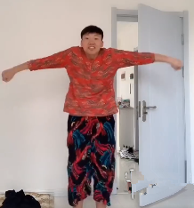 抖音魔性吃鸡舞蹈