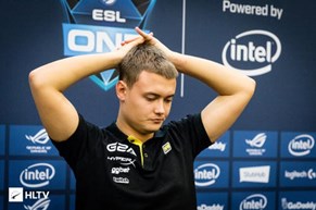 抖音老倒霉蛋了高清无水印表情包